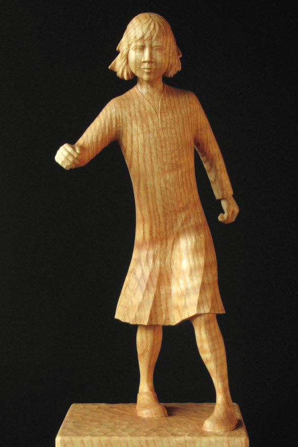 Childs Play #4, front, houten beeld / wood sculpture by Leo Pruijt, NL